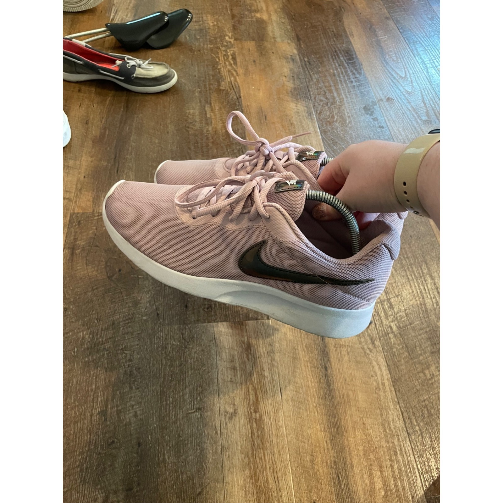 Nike Tanjun Running Sneaker Pink/Iridescent 81265550… Gem