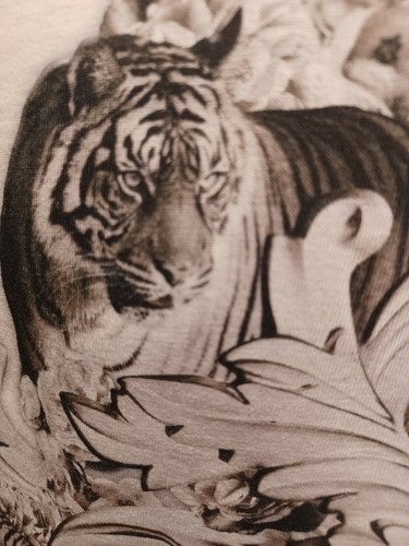 authentic, brand new,Tigers print Versace Jeans t-shirt, M modern print,Slim - Picture 4 of 9