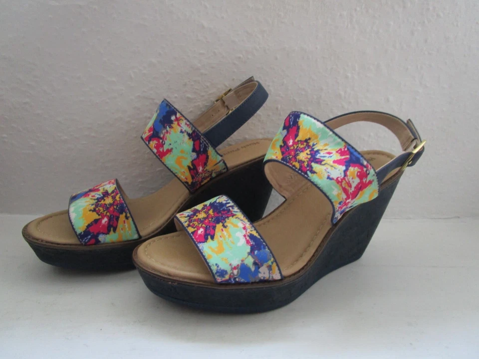 Sandalias de cuña floral azul hush puppies, 8/42 de ancho Foto 2 de 4