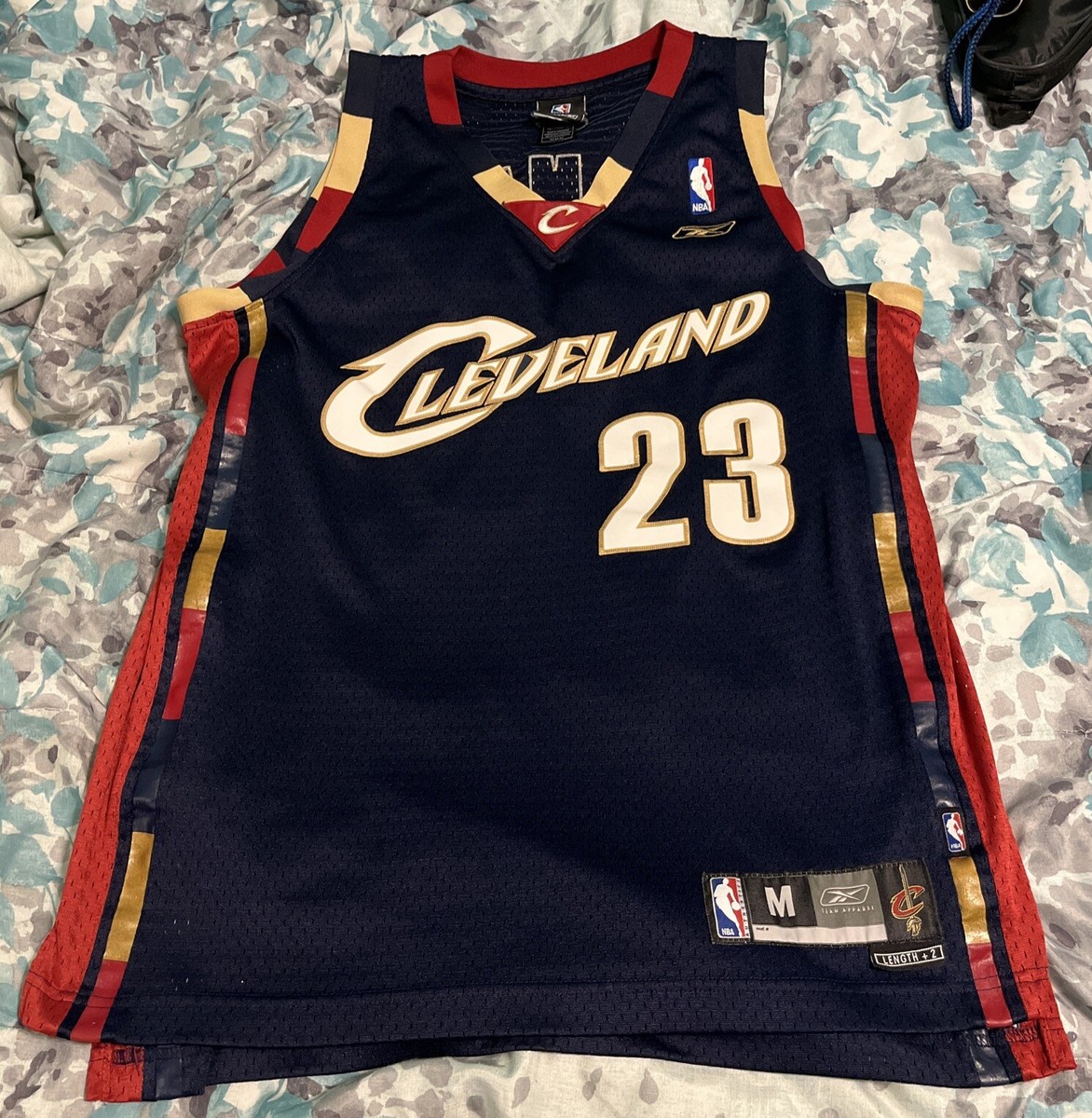 VTG Cleveland Cavaliers Jersey Mens Sz M Reebok Lebron James NBA