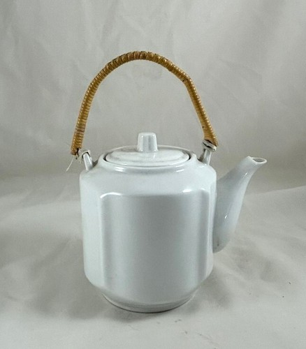 Tetera clásica de cerámica vintage blanca con mango de ratán de 3 tazas - Imagen 6 de 10