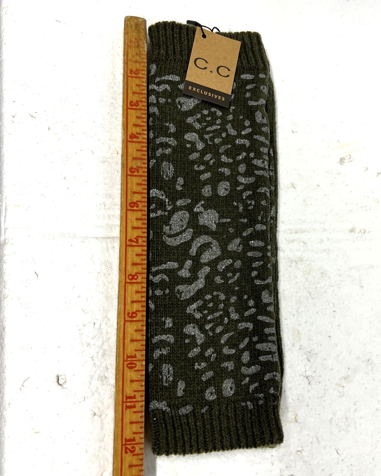 как выглядит Leg Warmers w A Silver Leopard Print Design in OLIVE by CC Exclusives NWT Womens фото