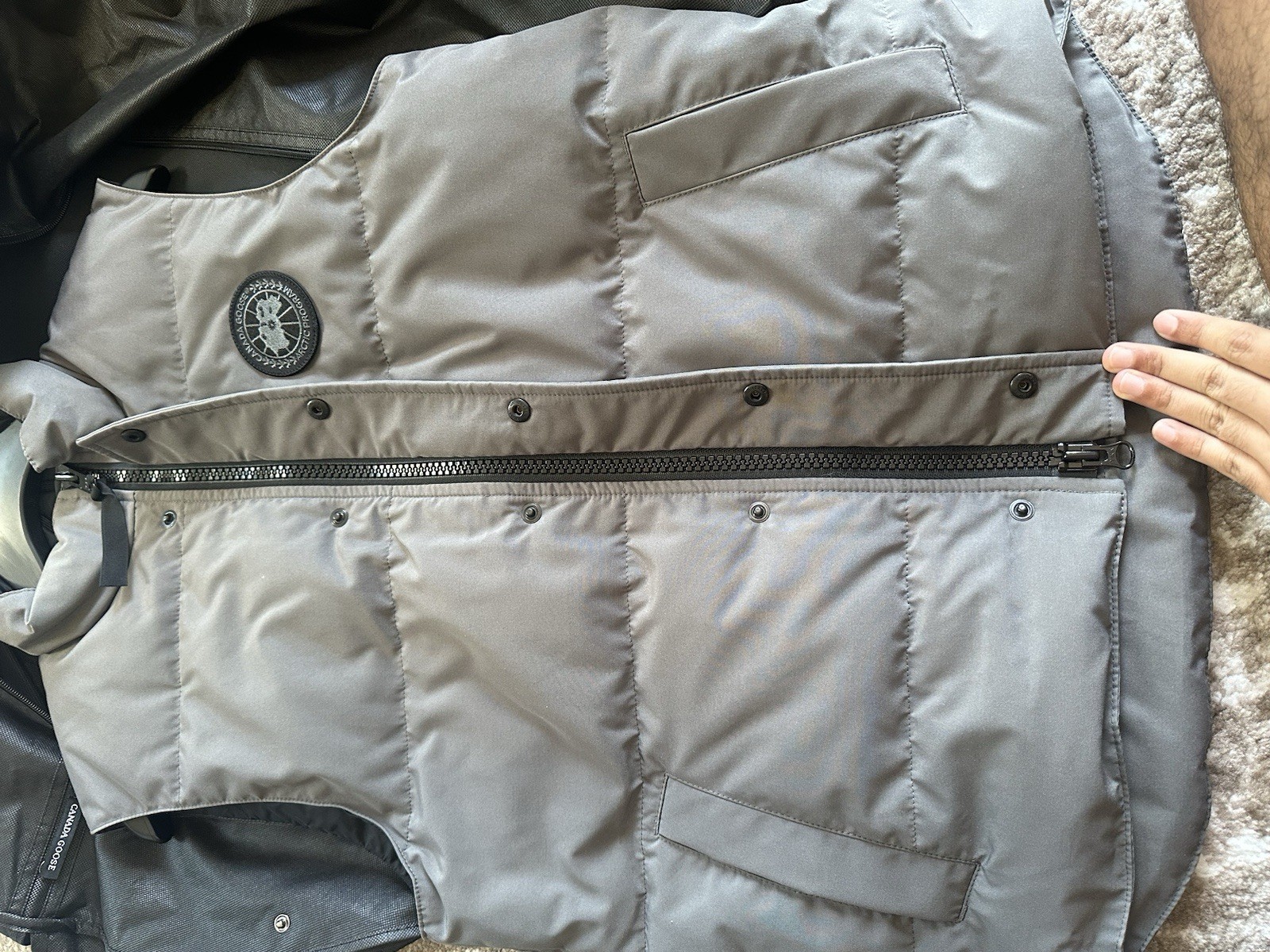 AUTHENTIC✅🩶 Canada Goose Men’s Garson Vest Grey Size M. Comes with Everything. image 5
