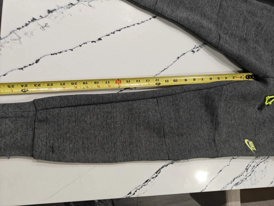 Pantalones deportivos para hombre talla M Nike Sportswear Tech Jogger gris jaspeado amarillo logotipo Foto 3 de 4