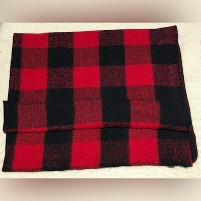 San Marcos Plaid Throw Blanket 56'' X 46''   Red & Black  .........
