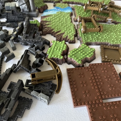 Huge Lot of Mega Bloks Dragon Wars Figures Weapons Parts - Picture 17 of 21