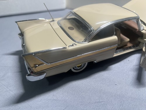 Danbury Mint 1:24 1958 Plymouth Fury Hardtop Buckskin Tan - Picture 13 of 20