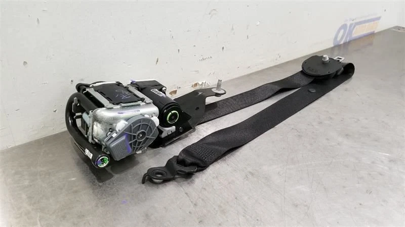 17 MERCEDES BENZ CLS63S AMG W218 SEAT BELT RETRACTOR FRONT LEFT DRIVER BLACK Foto 4 de 4