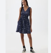 GAP Navy floral Size M Sleeveless Smocked Mini Dress V-neck Rayon Summer Peasant