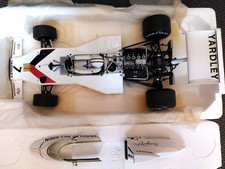 Minichamps PMA 1/18 McLaren M23 Yardley 1973 #7 D.Hulme Diecast