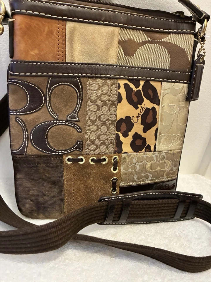 Bolso Bandolera Metálico De Colección Y2K Coach Signature Patchwork Cheetah Animal Foto 3 de 4