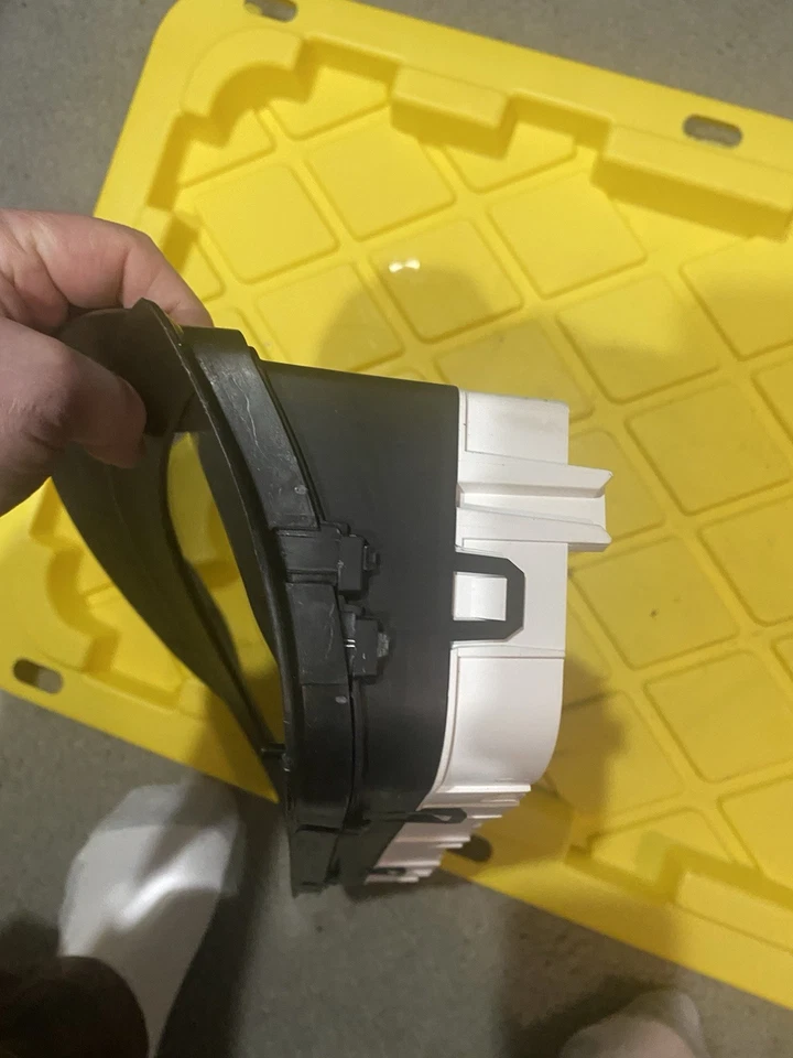 2004-2006 Mitsubishi Galant Dash Gauges Instrument Cluster  - Image 4 of 4