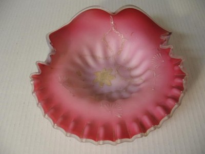 Antique Victorian Ruffled Glass Brides Basket Insert
