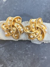 Pair Vintage Musi Shoe Clips Gold Filigree Buckles Round