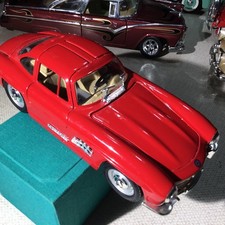 Burago 1:24 1954 MERCEDES-BENZ 300 SL Diecast Car. Nice