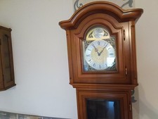 Standuhr mit Pende,l Holz Klockenschlag Westminster. An und Abschaltbar Holz