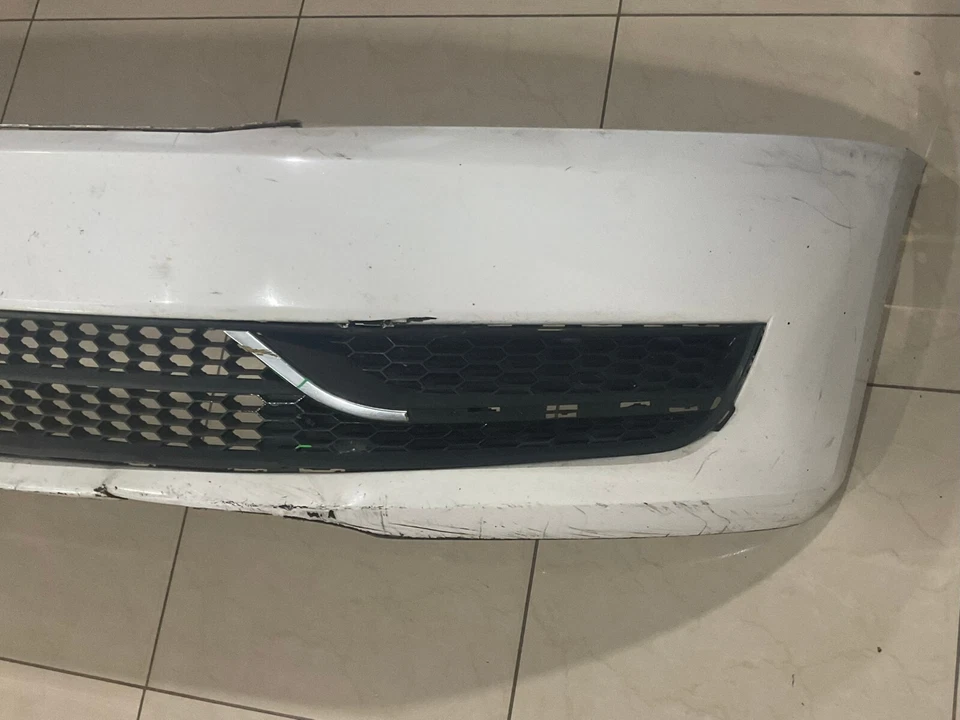 Cubierta del parachoques delantero blanca Volkswagen Passat 2016 2017 2018 561+807+221 OEM Foto 4 de 4