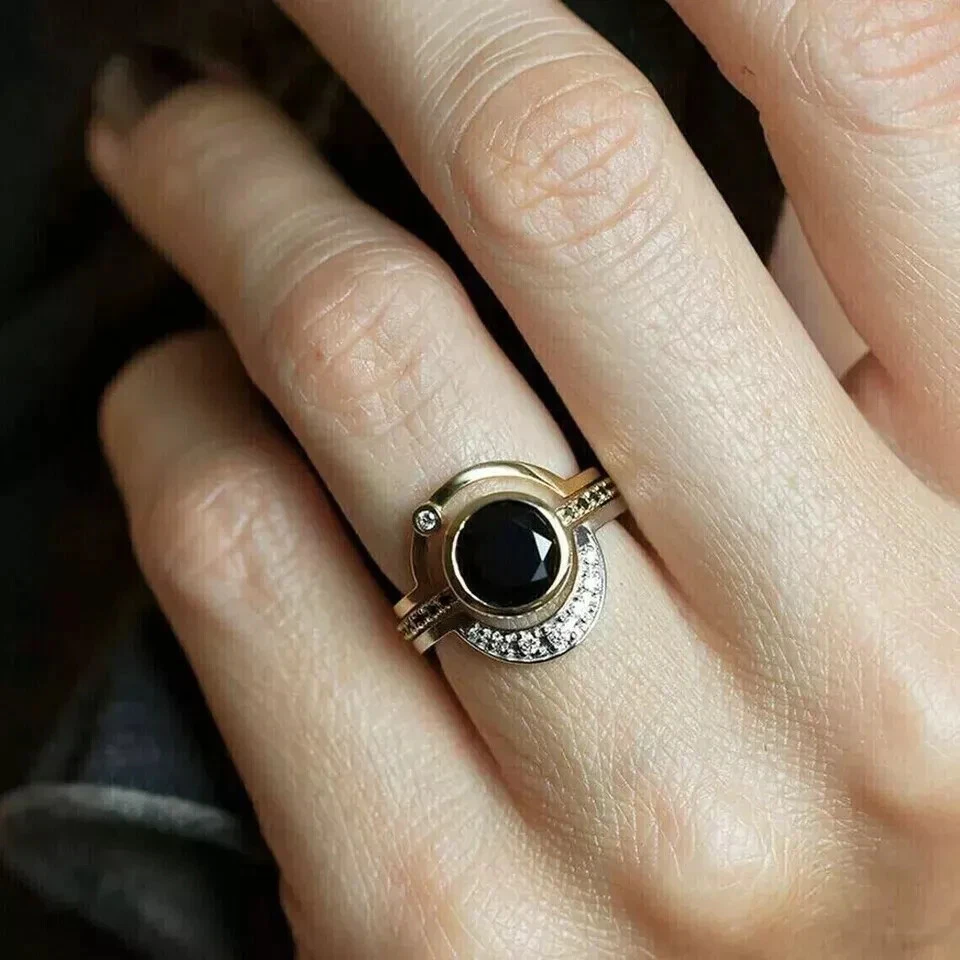 Conjunto de anillo trío de boda de diamantes simulados negros de 2,50 quilates chapado en oro de dos tonos de 14 k Foto 2 de 4