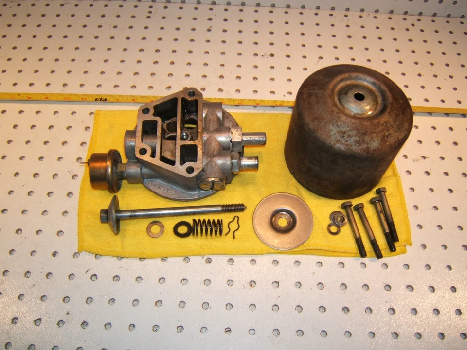 Jaguar 1969 XJ6 Serie 1 6 cil 4,2 TECALEMIT Filtro de aceite 1 carcasa, sensor y pernos Foto 3 de 4