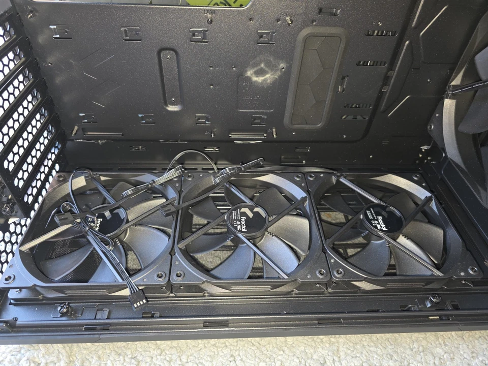 Fractal Design Torrent TG Light Tempered Glass E-ATX Case – Opened Never Used - Image 4 of 4