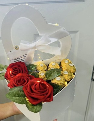 Ferrero Rocher Heart Gift Hamper with Chocolates & Red Roses, Birthday Occasions