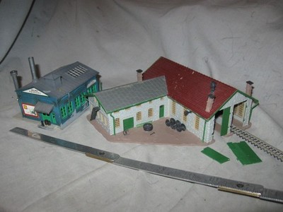 X4182 N scale POLA 2 stall ENGINE HOUSE + UNKNOWN small FACTORY, ready to stand