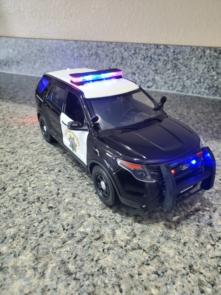 CHP -   Ford Explorer w/ All Flashing Lights - Image 4 of 4