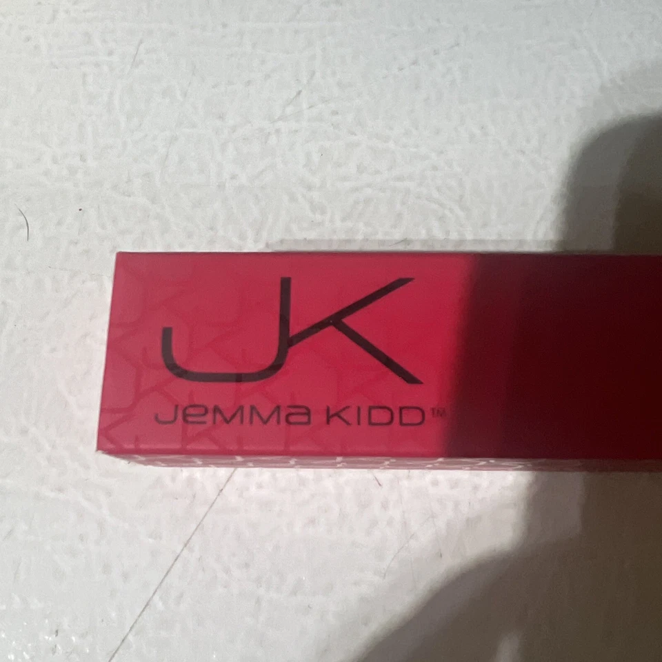 Jemma Kidd Pro Finish Moisture Tint SPF 20 Foundation 02 Mid *NEW WITH Box - Image 3 of 4