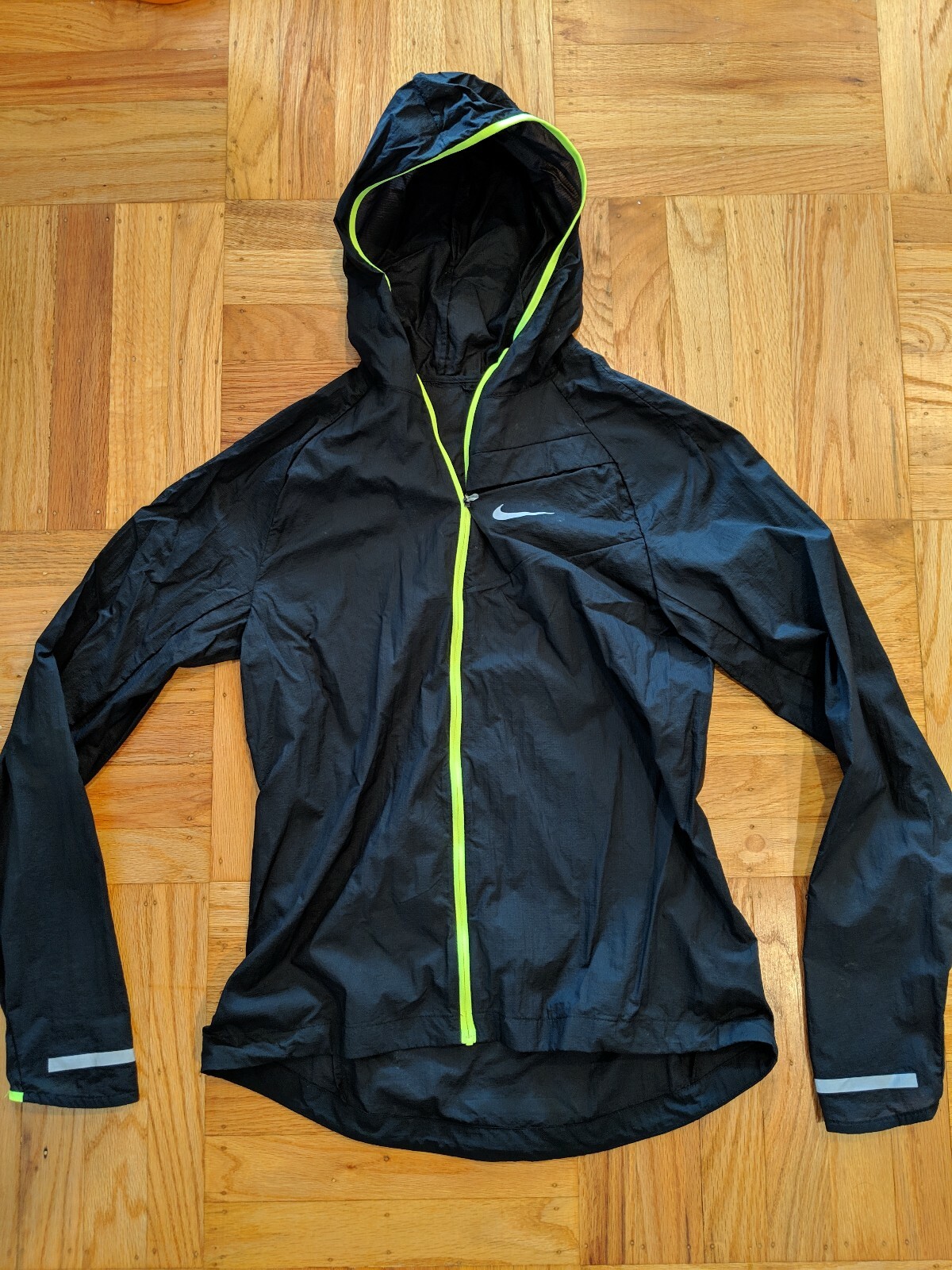 brooks running jacket womens price