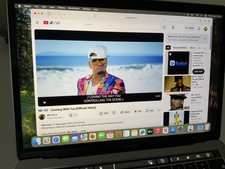 13-inch Apple MacBook Pro 2.4GHz i5 8GB RAM 256GB 2019 touchbar