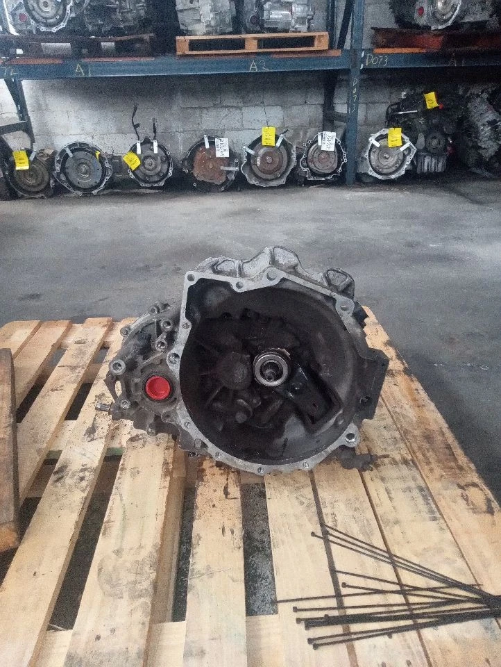 Used Manual Transmission Assembly fits: 2003 Kia Spectra MT Htbk Grade A Foto 2 de 4
