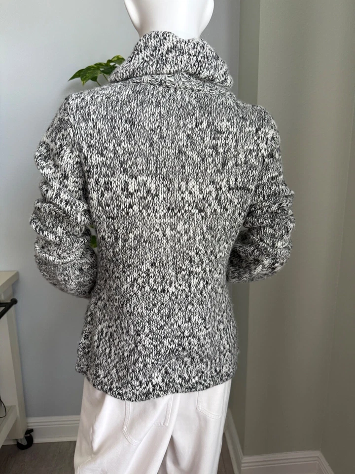 bcbg maxazria suéter talla mediana Foto 2 de 3