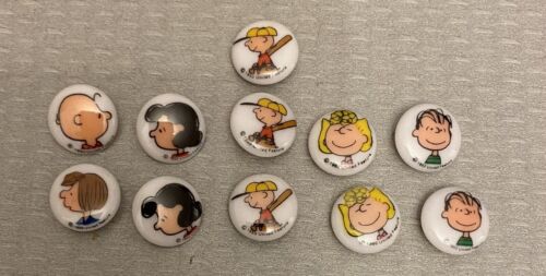 vintage plastic PEANUTS BUTTON LOT 11 Charlie Brown Lucy United Features JHB - 第 1/5 張圖片