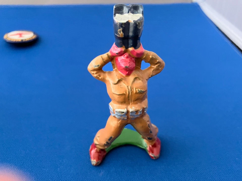 Figuras de juguete vintage de la Segunda Guerra Mundial: observador de aviones y reflector con operador Foto 4 de 4