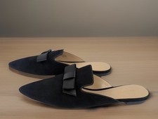 Ann Taylor Black Suede Bow Slides Size 9