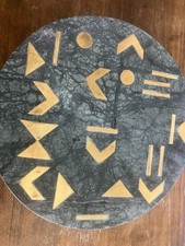 Stojak na ciasto z zielonego marmuru ze złotą metalową wkładką i podstawą 9"