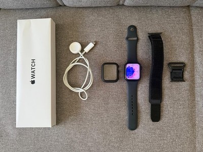 Apple Watch SE (2. Generation) 44mm Schwarz Inkl. Ladekabel S/M