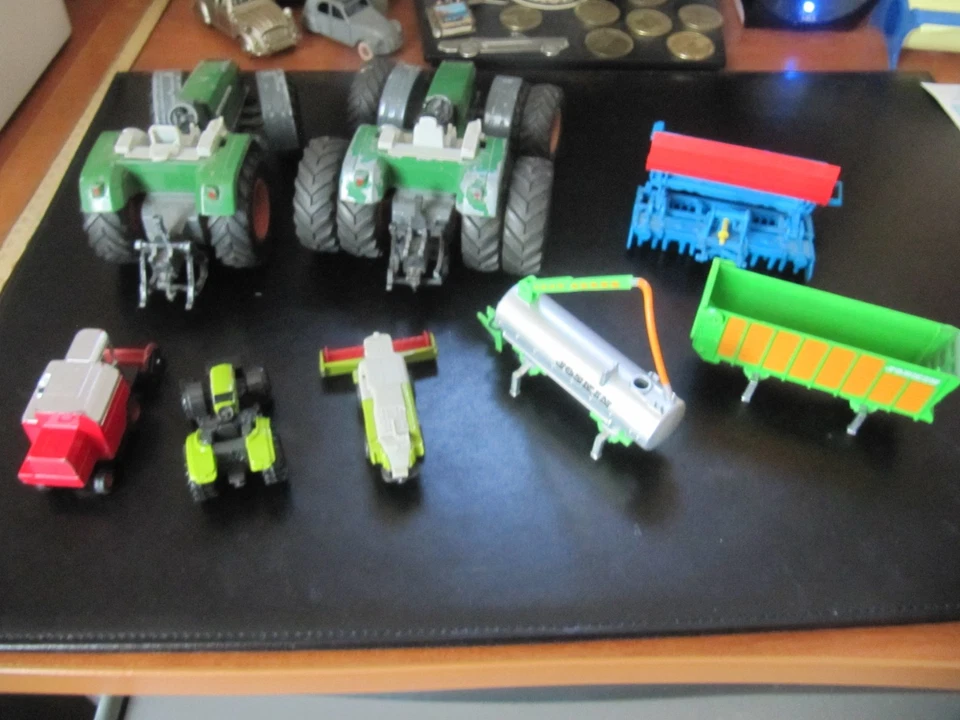 LOT AGRICOLE SIKU TRACTEUR + MATERIEL DIVERSES ECHELLES 1/87 + 1/24 - Photo 2/4