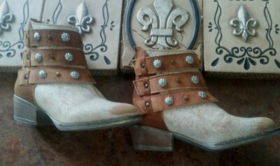 Women's Circle G Camel Harness & Studs Zipperr Ankle Boots Size 5.5 (Q5081) New!