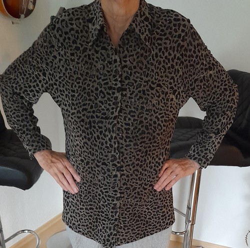 Sehr schöne Bluse im Animal-Print-Muster, Gr. S