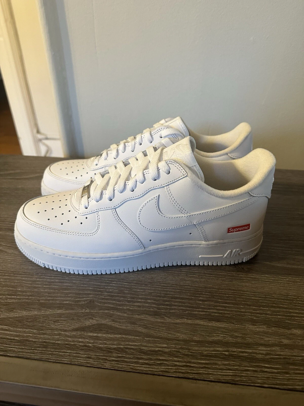 Taille 10,5   Logo Nike Air Force 1 x Supreme Low Box   Blanc