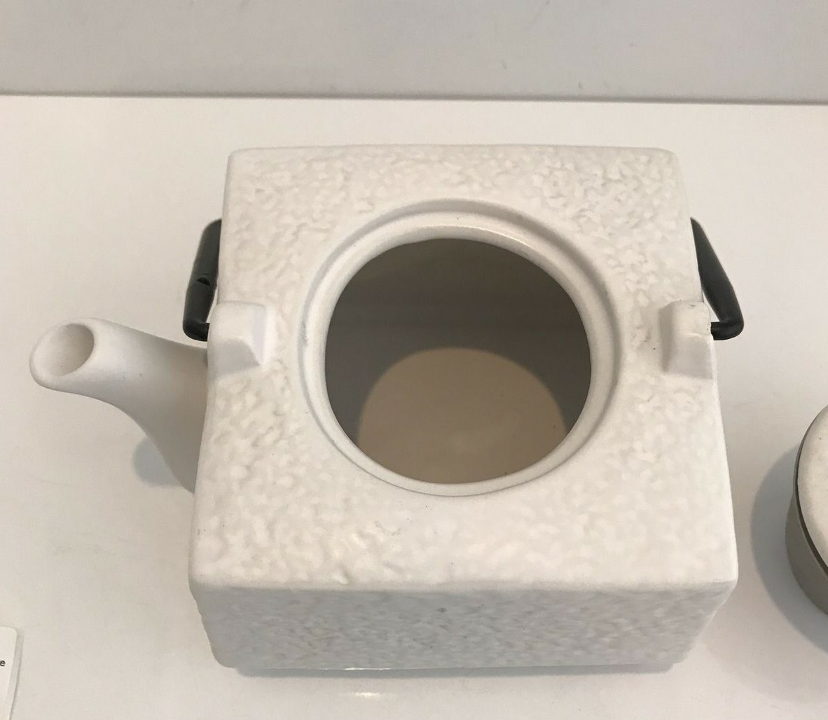 Morris Design Vintage Modern Teapot In Pebble White Finish w Strainer 