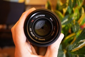 Sony Carl Zeiss SEL55F18Z Sonnar T* FE 55mm F1.8 Lens
