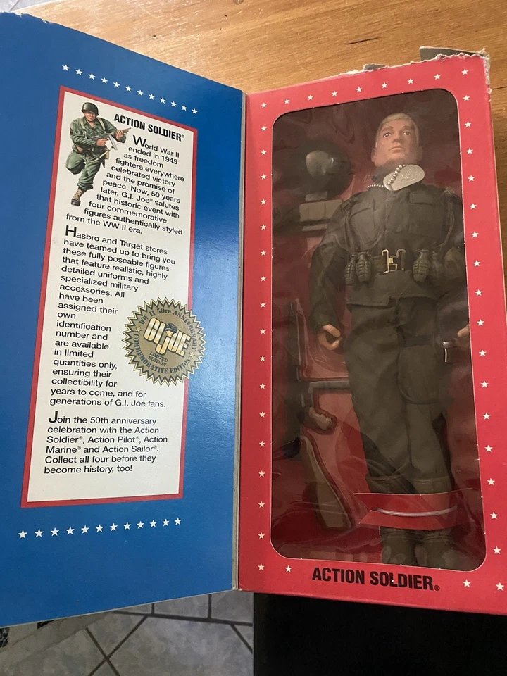 Hasbro 1960s Vintage GI Edição Limitada WWll Never Been Opened - Imagem 3 de 4