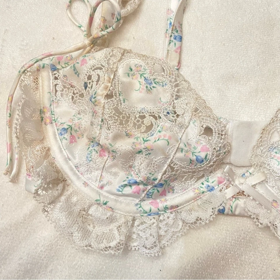 ¡Nuevo! Sujetador con aros For Love And Lemons Sweet Escape ojales talla 32B 1263 Foto 2 de 4