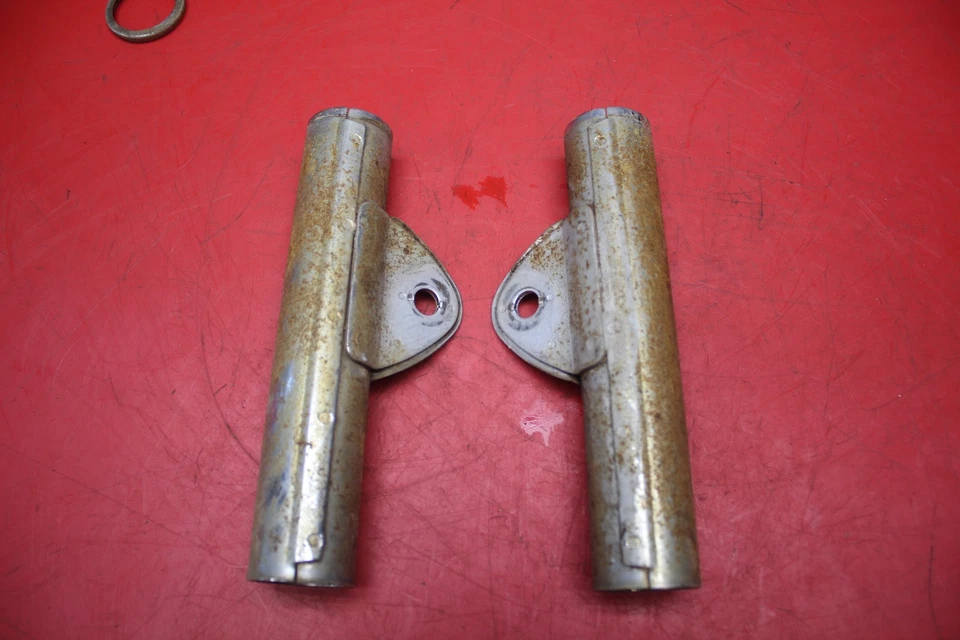 Suzuki TC90 1972 soportes de faros delanteros orejas de horquilla Foto 2 de 4