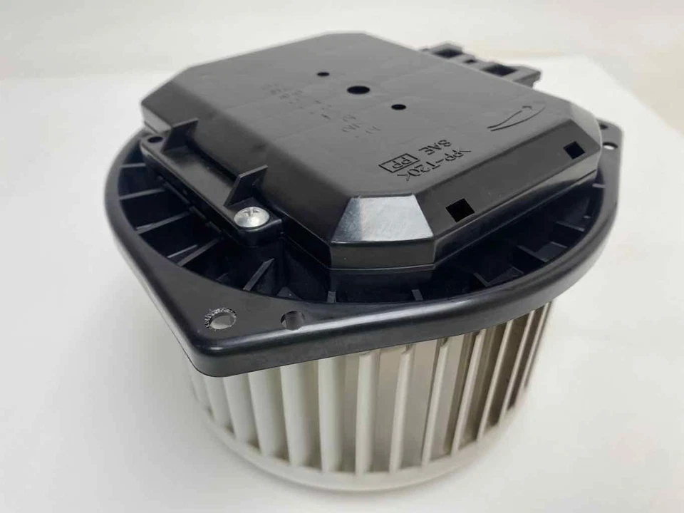 Двигатель вентилятора отопителя переменного тока 272V0AM611 подходит для Nissan 370Z 3,7 л 2009–2017 годов выпуска протестирован - Изображение 4 из 4