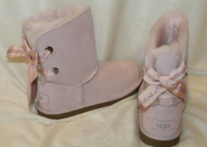 customizable bailey bow boot