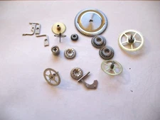 LANDERON 24,25,26   ASSORTED 8 DAY CLK MOVEMENT PARTS