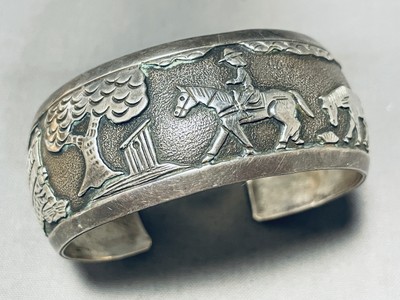 TIMELESS VINTAGE NAVAJO STERLING SILVER STORYTELLER WIL ANDERSON BRACELET